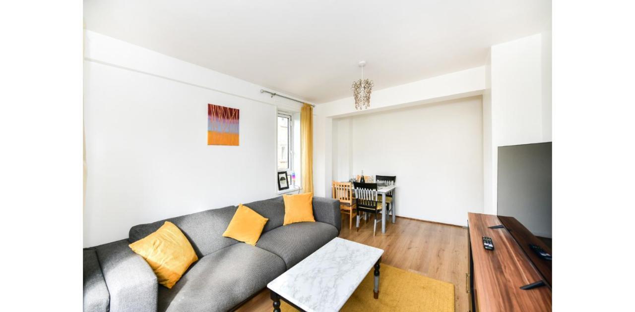 Entire Two Bedroom Flat In The Heart Of Greater * London
