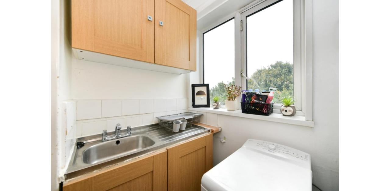 Entire Two Bedroom Flat In The Heart Of Greater Apartment *