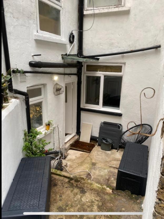 Apartamento Private Double Bedroom In A 2bedroom Apartment, Connected Via Underground, Overground And Many Bus Routes *