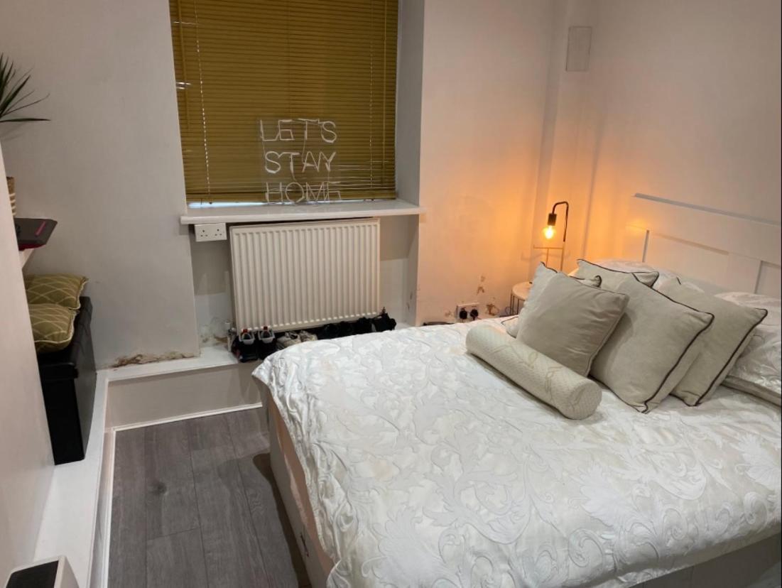 Private Double Bedroom In A 2bedroom Apartment, Connected Via Underground, Overground And Many Bus Routes