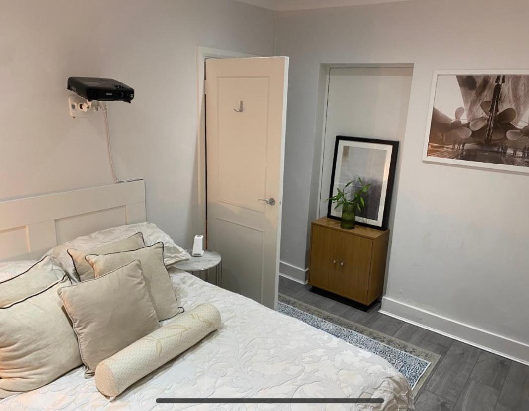 Apartamento Private Double Bedroom In A 2bedroom Apartment, Connected Via Underground, Overground And Many Bus Routes Londres