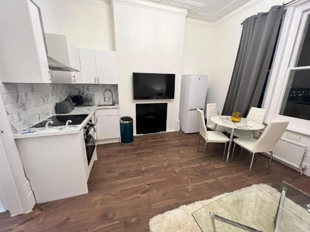 Apartamento Iconic One Bed In Chiswick Londres