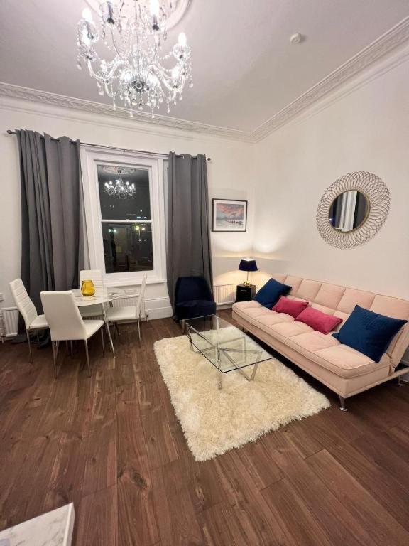 Iconic One Bed In Chiswick Londen