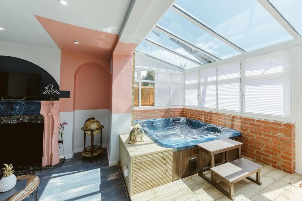 Big House With En-suites A Big Garden And Hot-tub Near Tower Bridge Londres