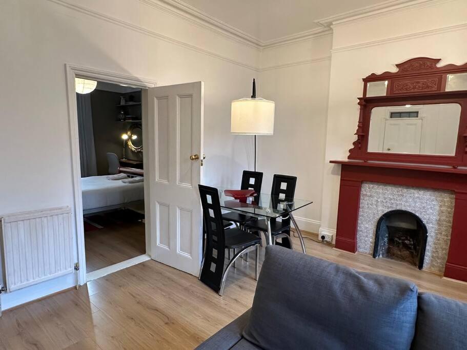 Flat Espacoso 3min Do Metro Apartment *