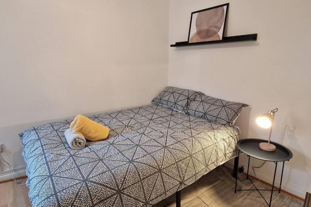 Appartement 2 Bedroom Flat In Zone 2 Lnd *