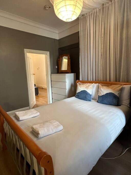 Flat Espacoso 3min Do Metro Apartment *