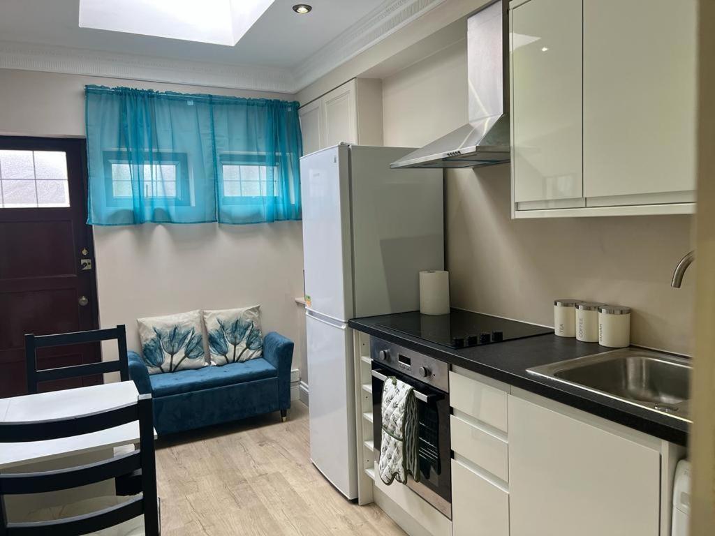 Jan's Haven , Lovely One Bed Flat With 2beds And Free Parking Apartment *