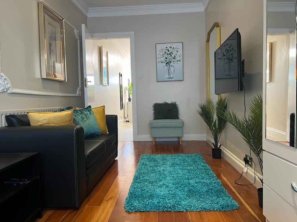 Jan's Haven , Lovely One Bed Flat With 2beds And Free Parking Apartment