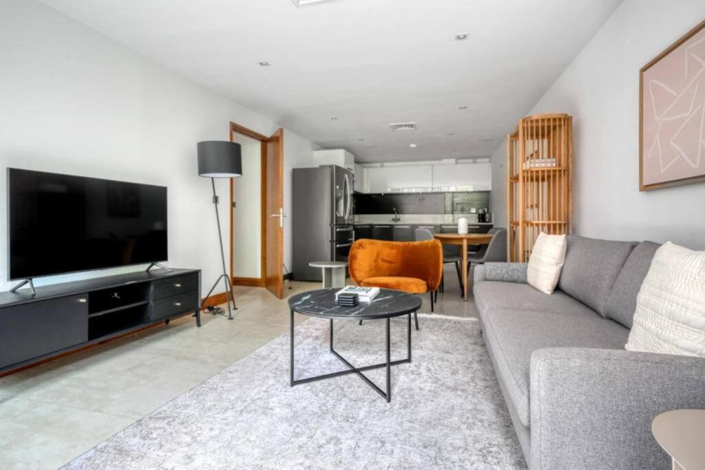 Exquisite 2 Bed Soho Central Sleeps 6 *