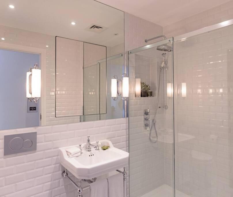 Modern, Luxurious 1br Flat- Heart Of Covent Garden Londen