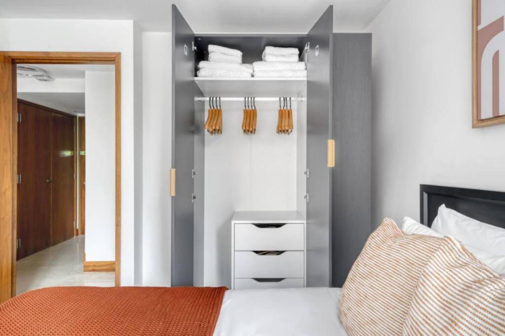 Exquisite 2 Bed Soho Central Sleeps 6 *
