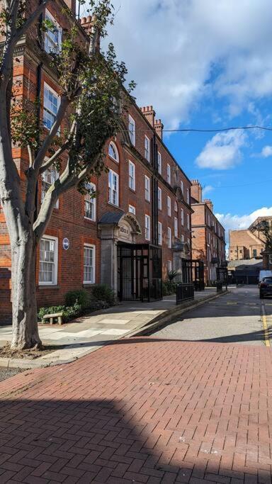 Cosy Flat Steps From Hammersmith * Londres