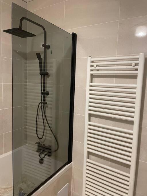 2 Bedroom Modern And Stylish Apartamento *