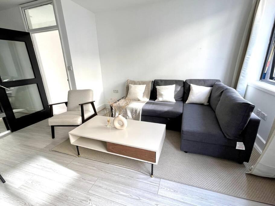 2 Bedroom Modern And Stylish * Londres