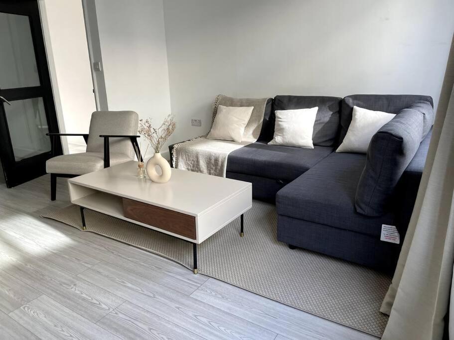 2 Bedroom Modern And Stylish * Londres