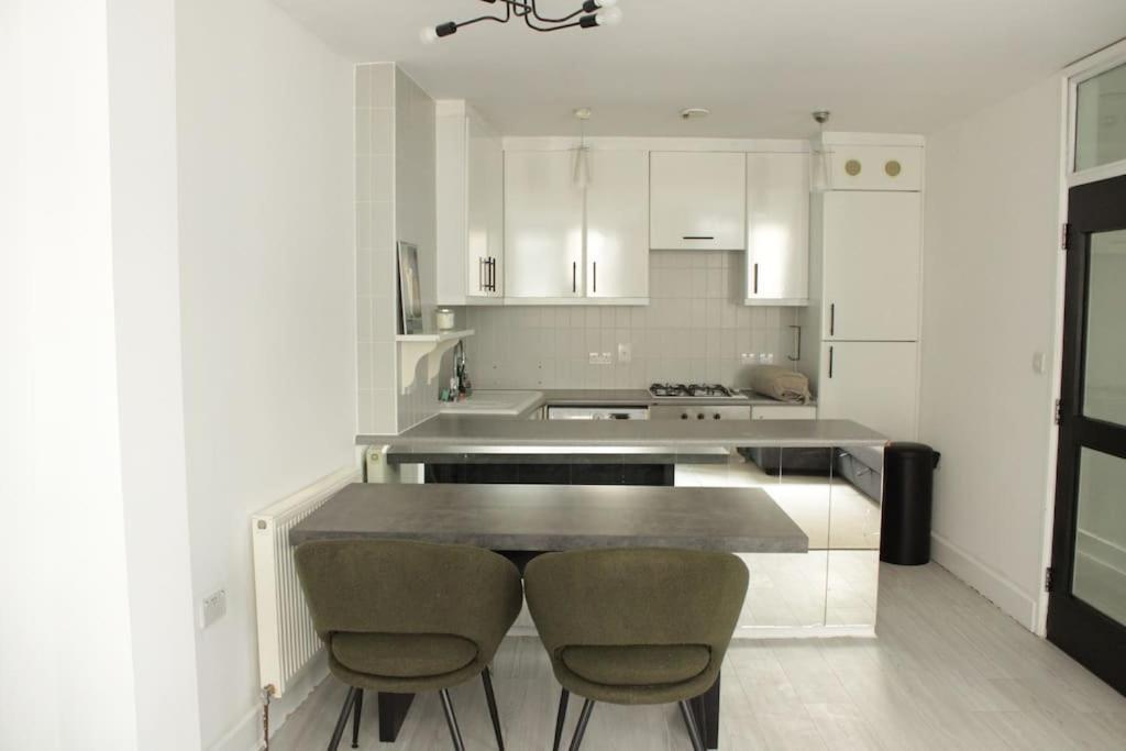 2 Bedroom Modern And Stylish Apartamento