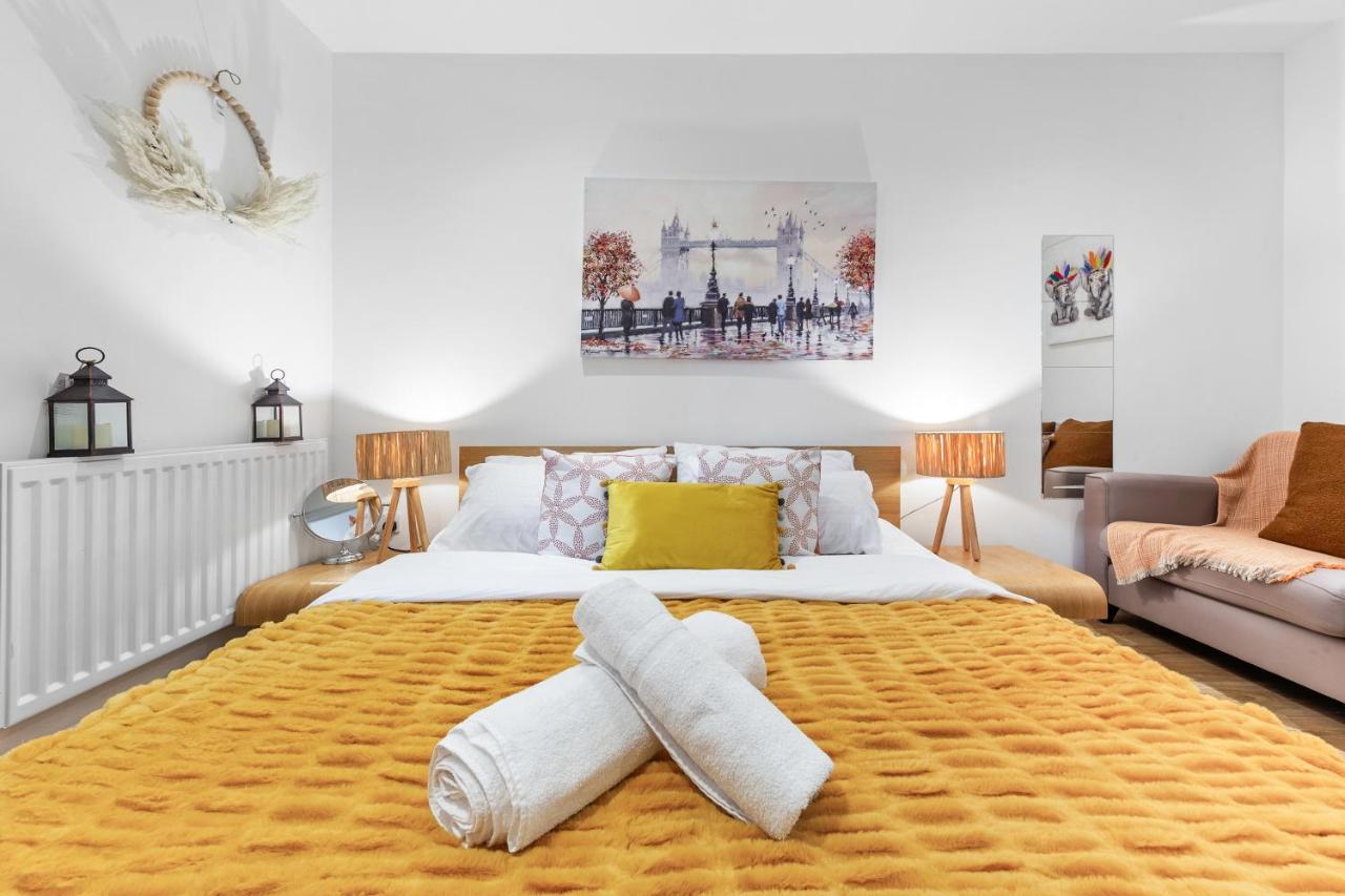 Lavish 3 Bedroom Flat In Mayfair Hy4 Apartment London