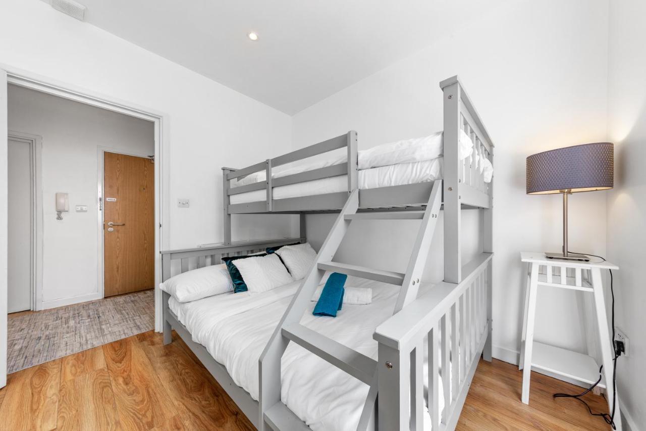 Lavish 3 Bedroom Flat In Mayfair Hy4 London