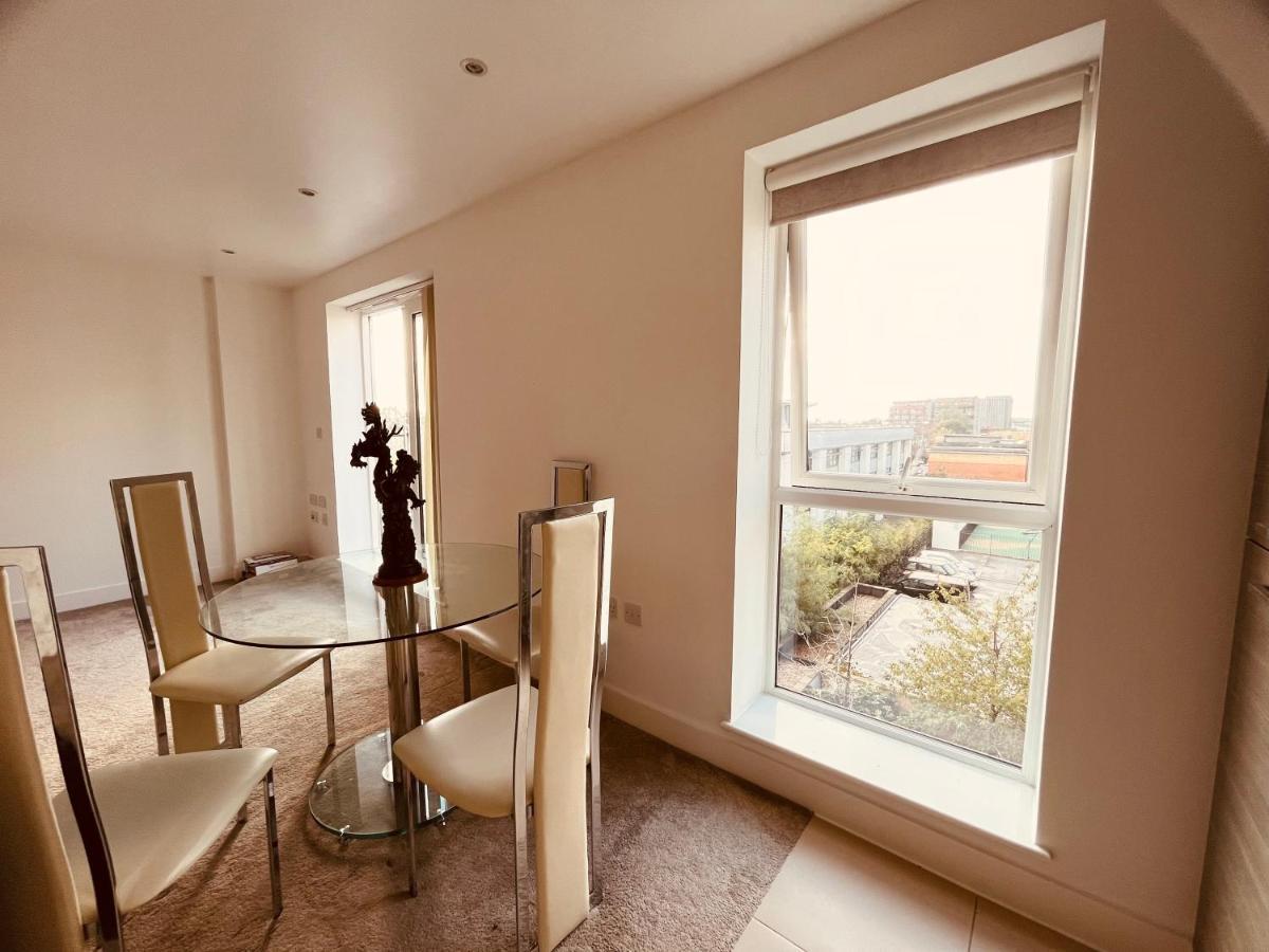 Morden 1 Bed Flat, Napier House, Bromyard Ave Appartement