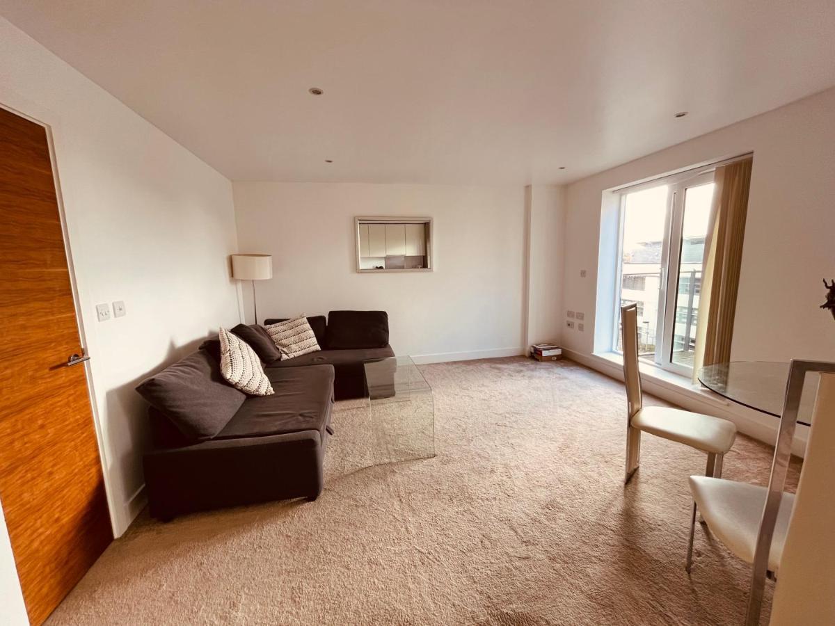 Morden 1 Bed Flat, Napier House, Bromyard Ave * Londres