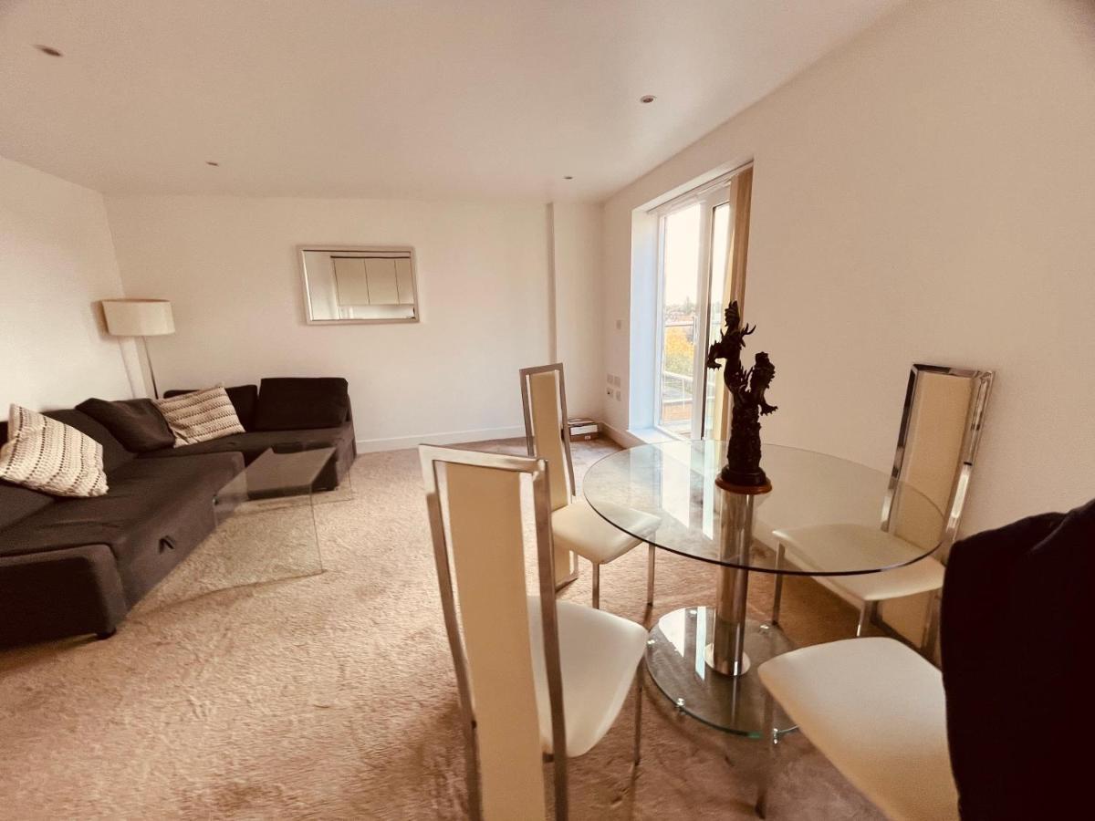 Morden 1 Bed Flat, Napier House, Bromyard Ave Appartement *