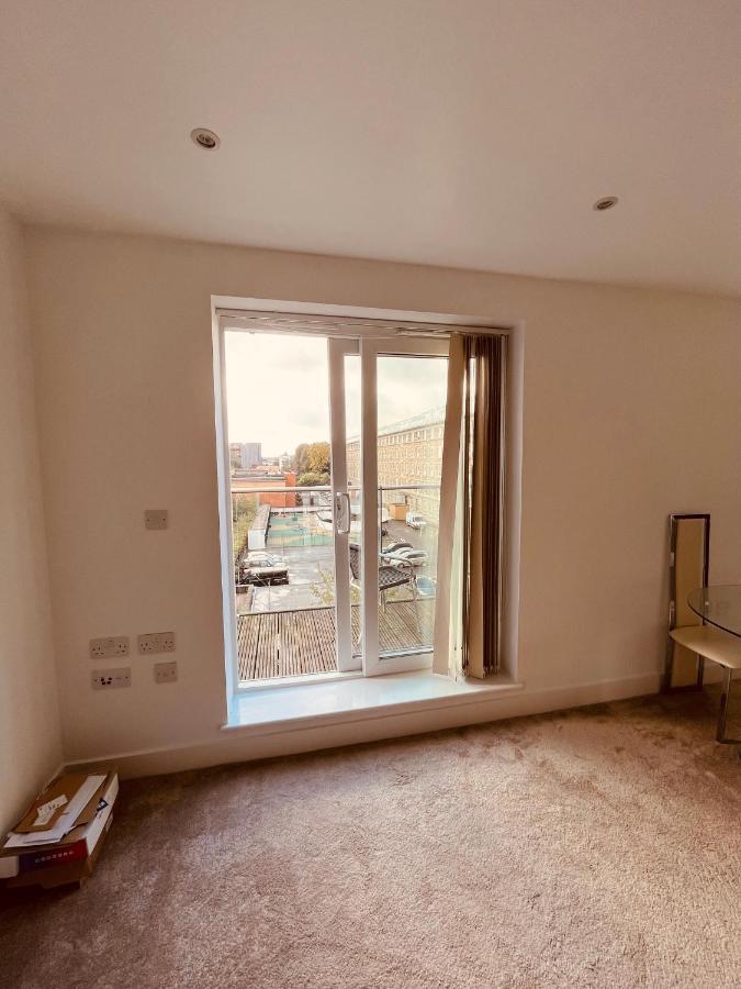 Morden 1 Bed Flat, Napier House, Bromyard Ave Appartement Londres