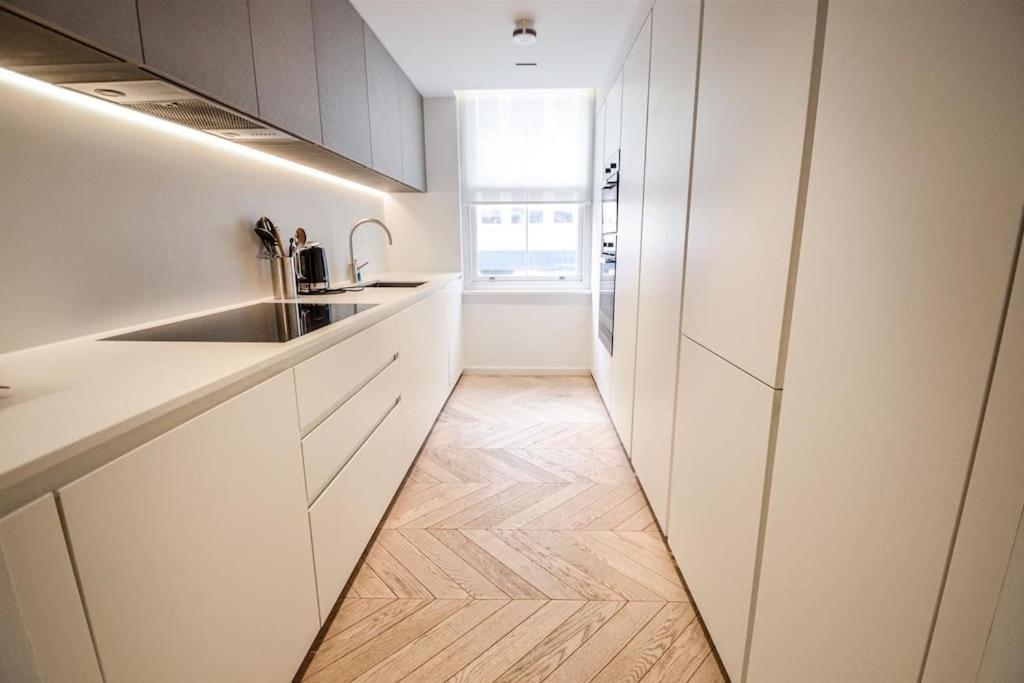 Stunning 2 Bedroom With Terrace *