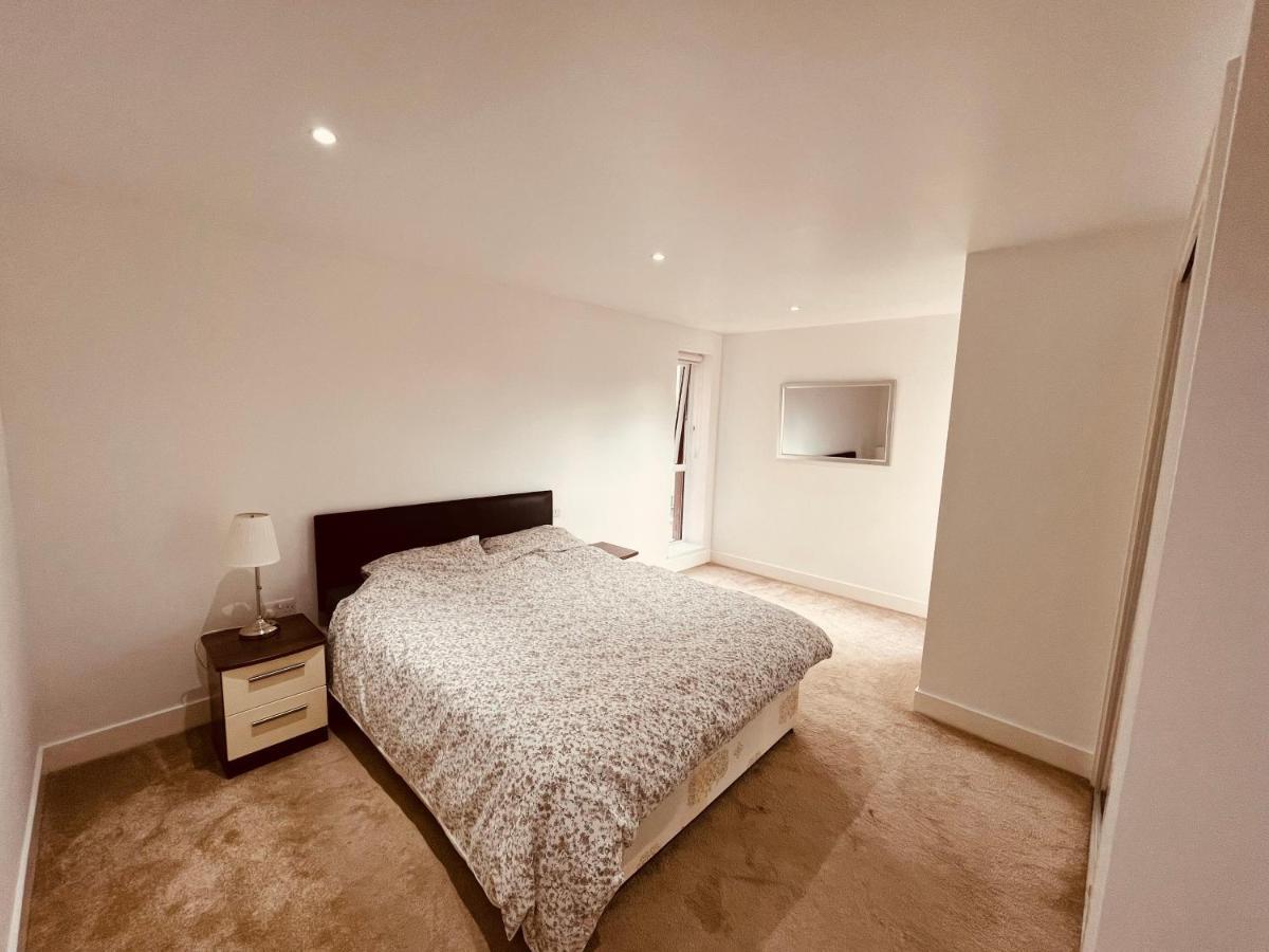 Morden 1 Bed Flat, Napier House, Bromyard Ave Appartement *