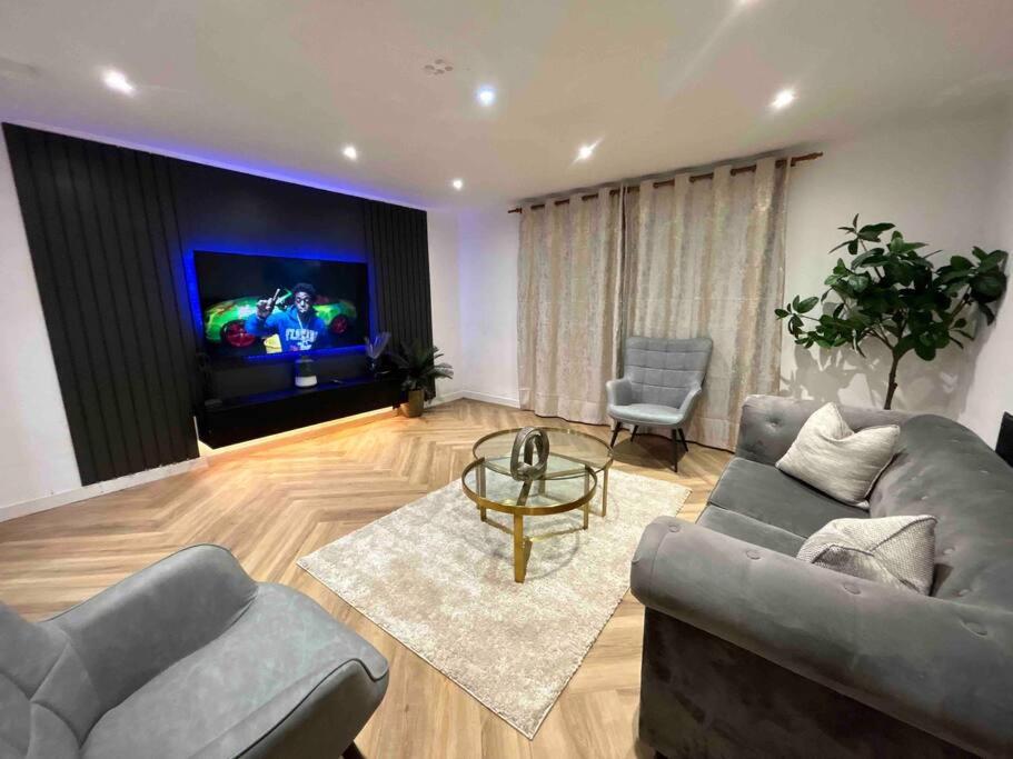 Luxury 3 Bed In Appartement *