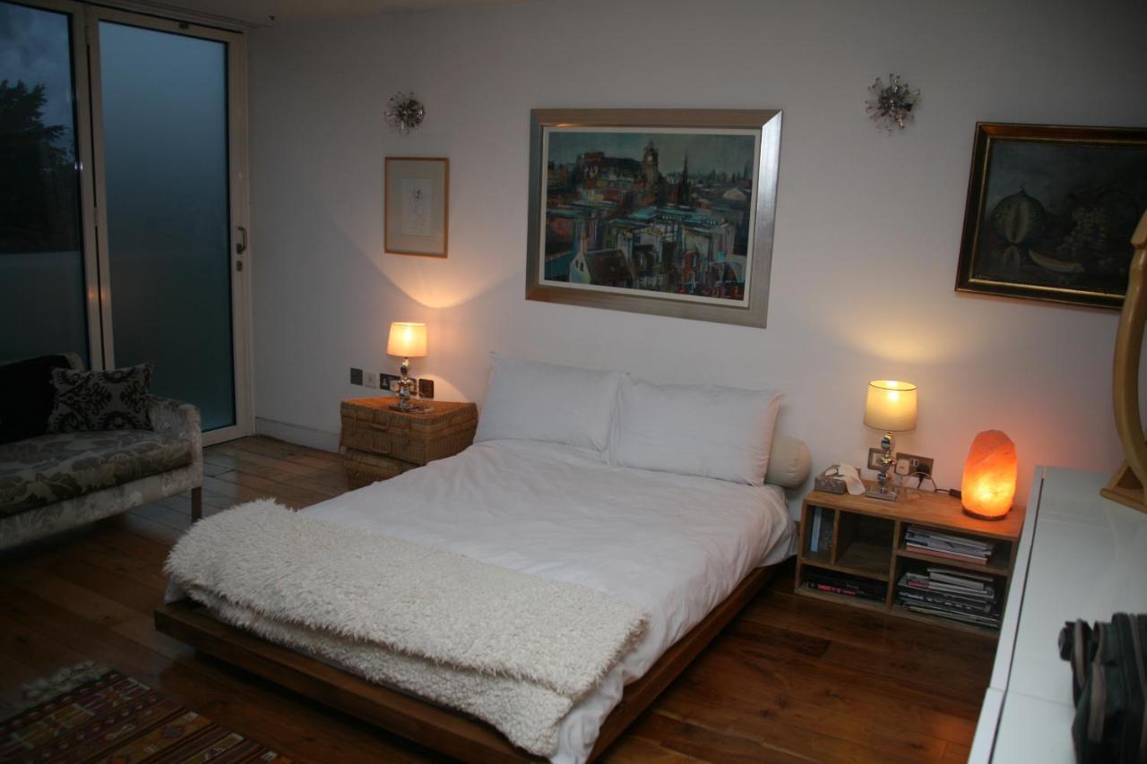 Homestay Studio For 3 With A Private Balcony In A Cubic House With Outside Pool *