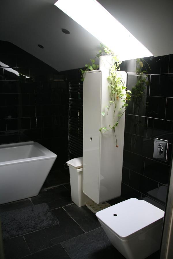 Studio For 3 With A Private Balcony In A Cubic House With Outside Pool Homestay