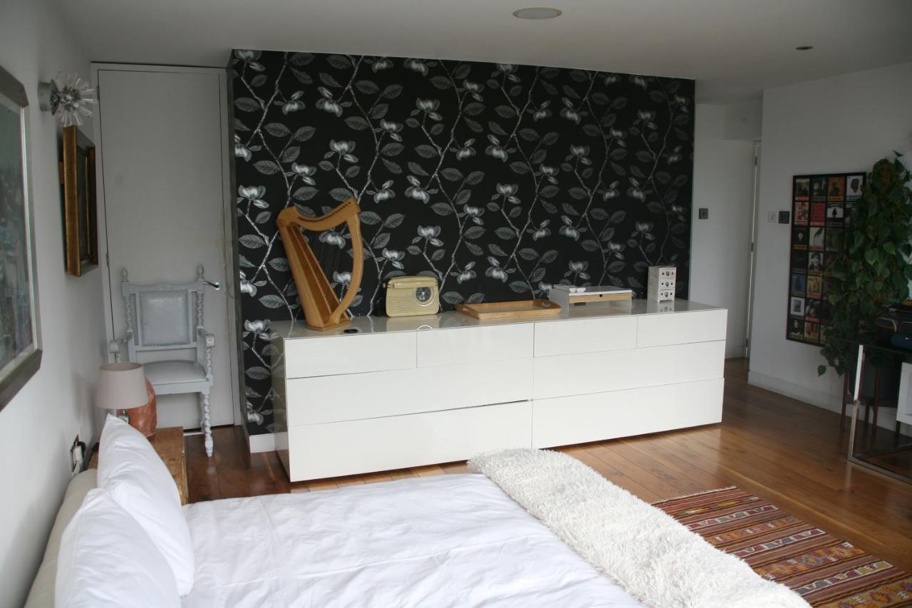 Homestay Studio For 3 With A Private Balcony In A Cubic House With Outside Pool