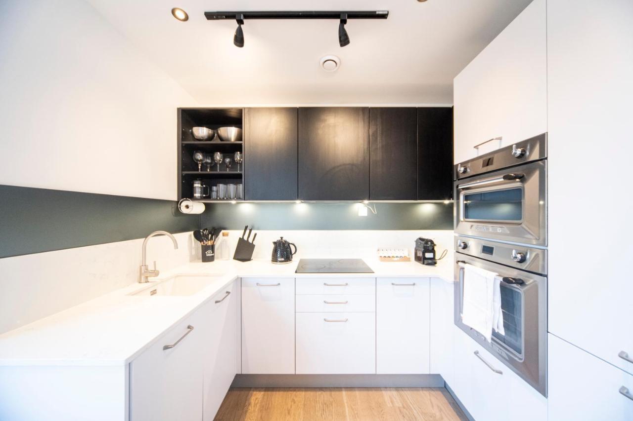 Bright & Quiet - Spacious Apt With Balcony & Lift * London