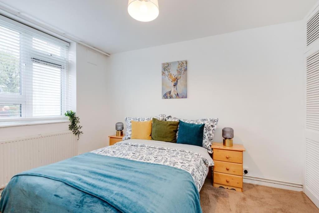 Lovely 3bed Split Level Flat With Outside Space Londres