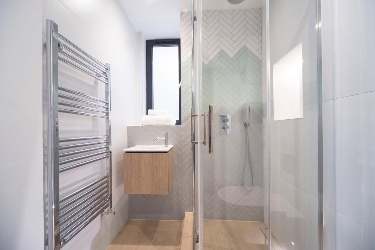 Apartment Bright & Quiet - Spacious Apt With Balcony & Lift London