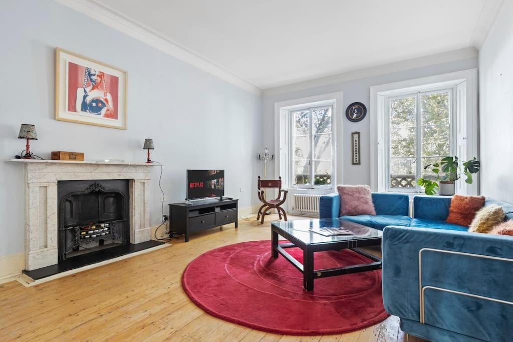 Germaine Greer's Legacy Flat In Hyde Park, Londres