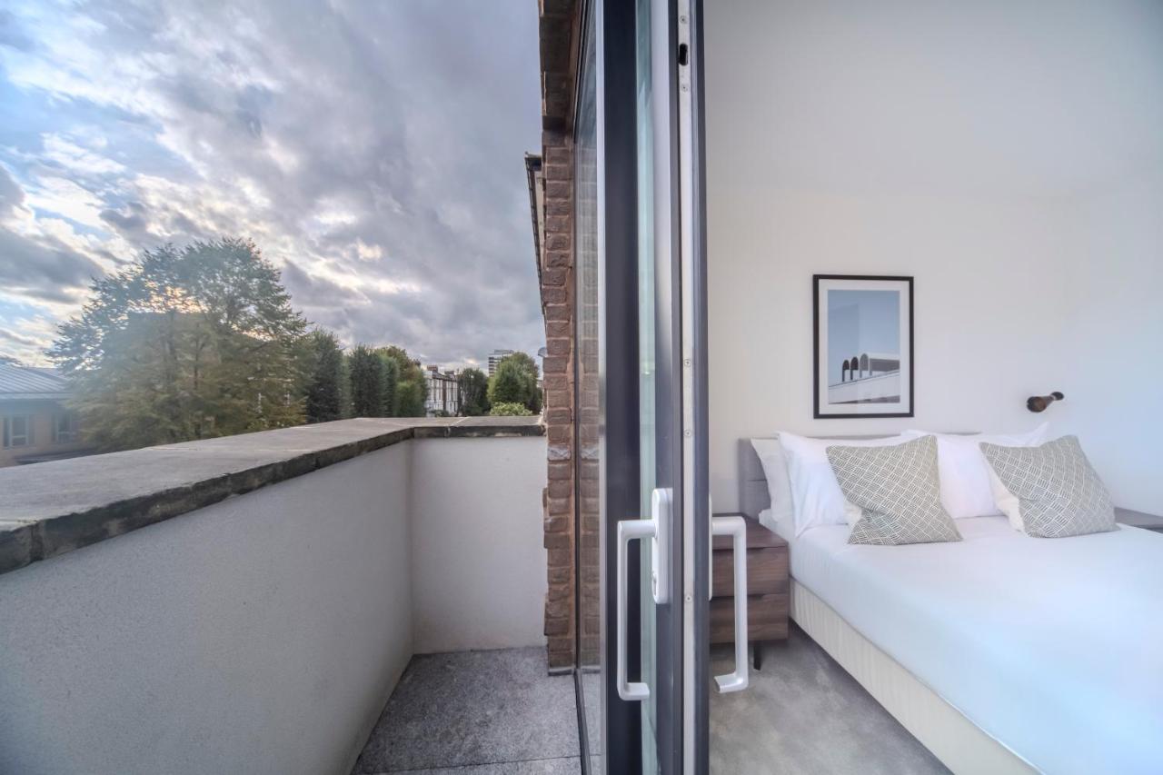 Apartment Bright & Quiet - Spacious Apt With Balcony & Lift