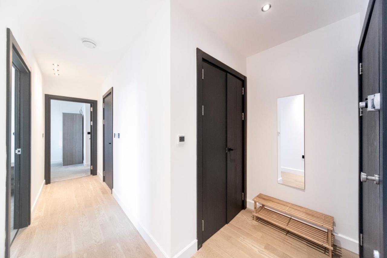Bright & Quiet - Spacious Apt With Balcony & Lift * London