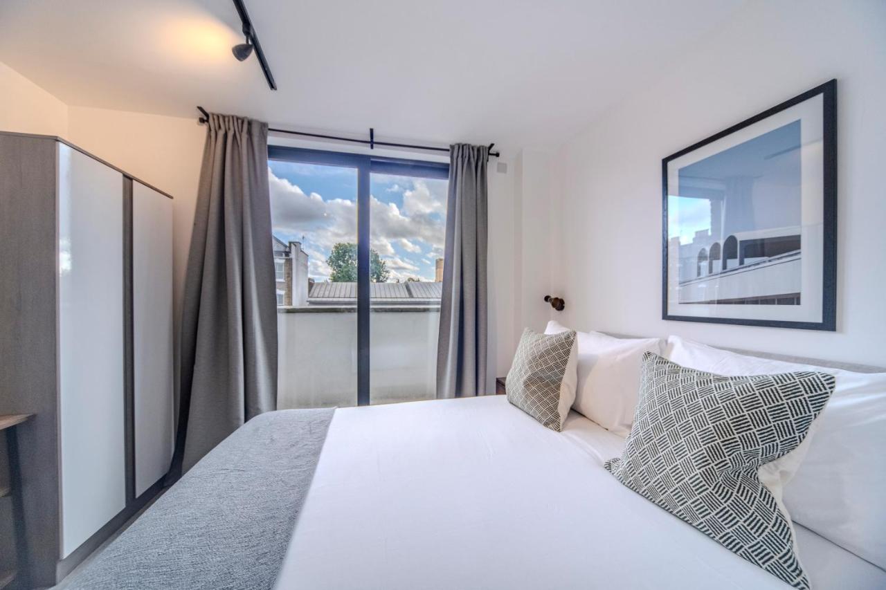 Apartment Bright & Quiet - Spacious Apt With Balcony & Lift London