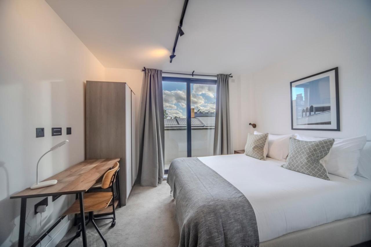 Bright & Quiet - Spacious Apt With Balcony & Lift Apartment