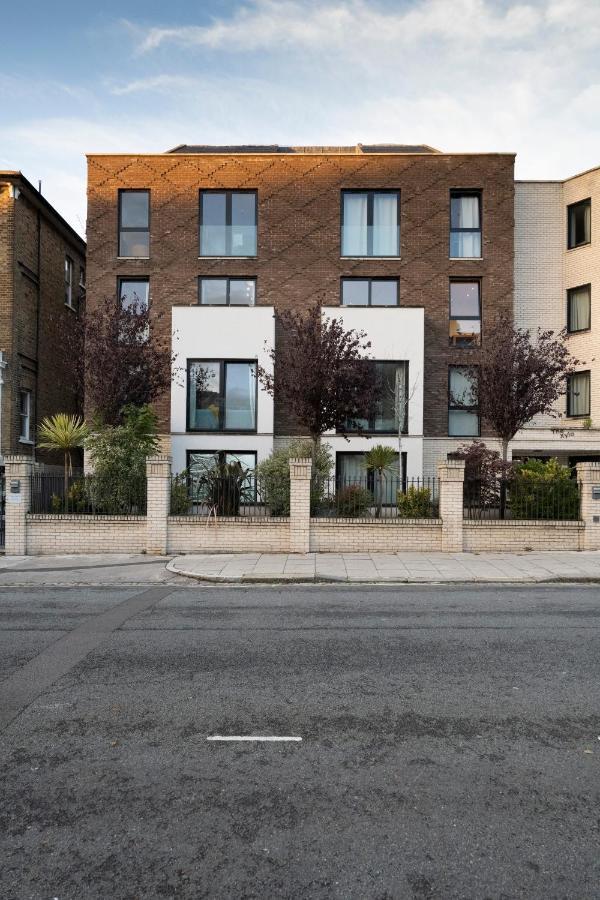 Bright & Quiet - Spacious Apt With Balcony & Lift * London