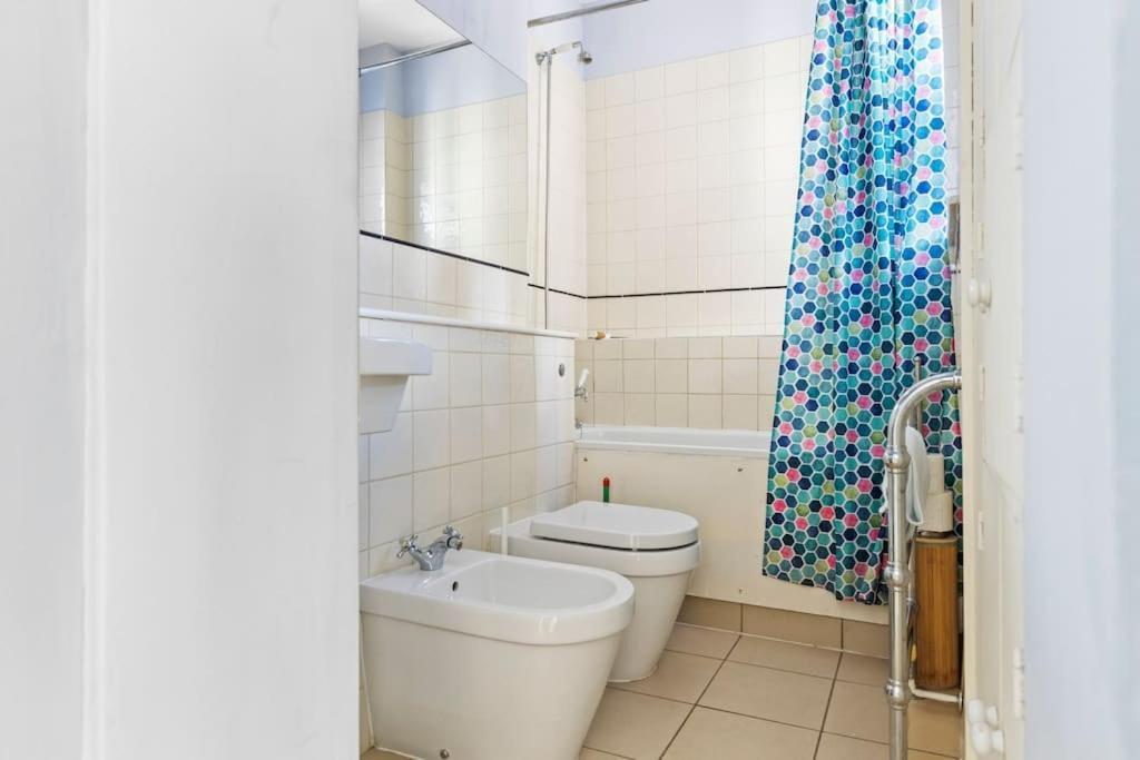 Germaine Greer's Legacy Flat In Hyde Park, Apartamento Londres