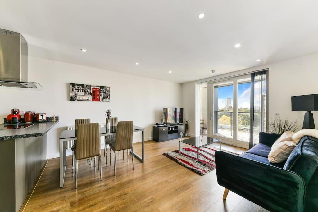 Amazing 2 Bed 2 Bath Flat In Canary Wharf *