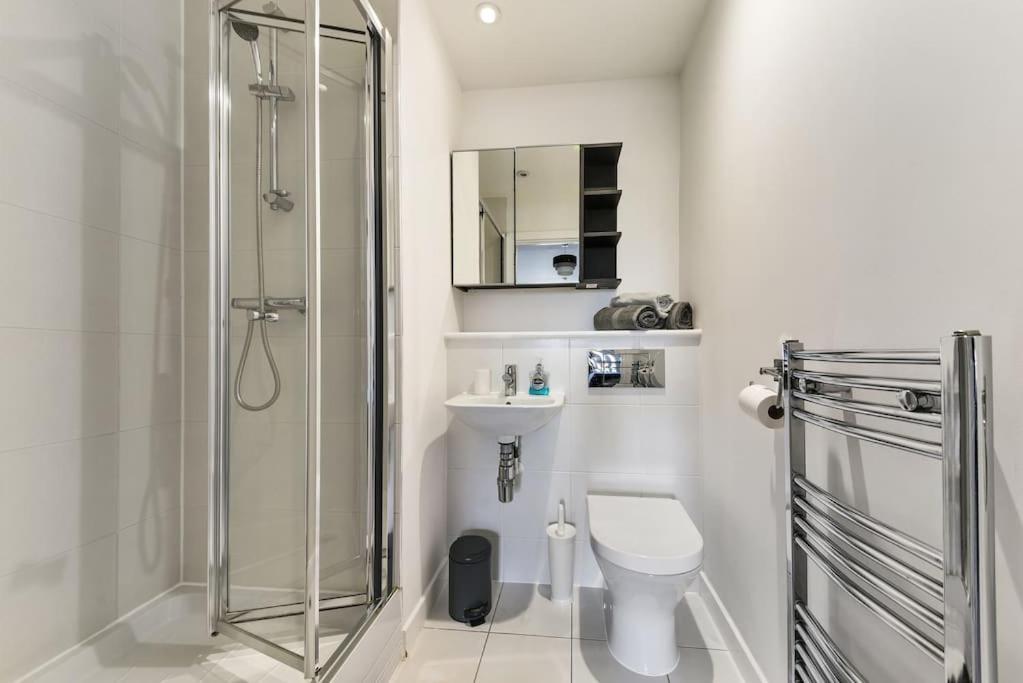 Amazing 2 Bed 2 Bath Flat In Canary Wharf Londres