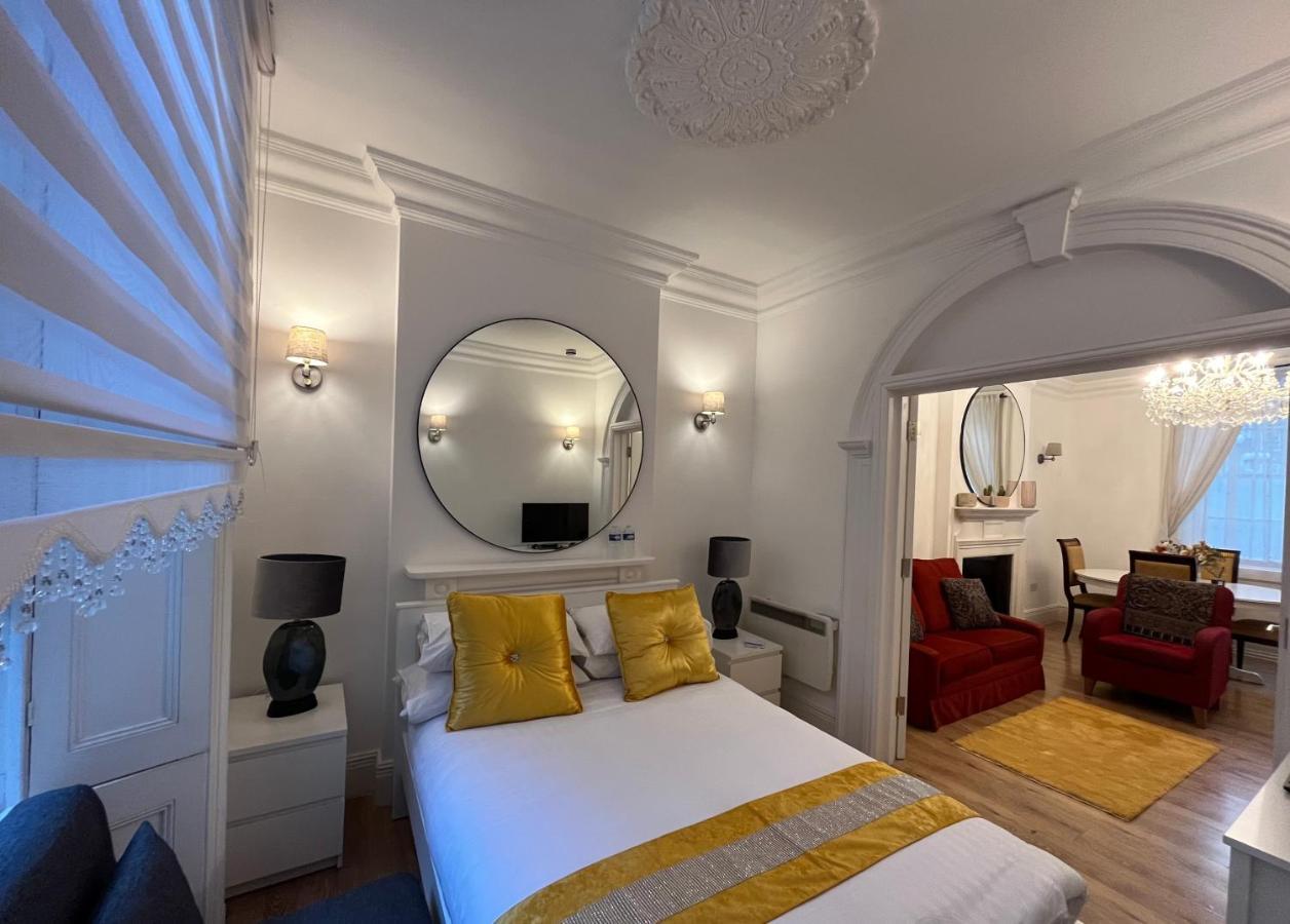 Hyde Park - One Bedroom Apartment
