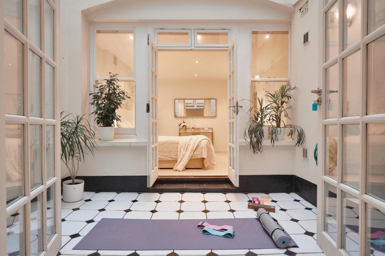 Hyde Park Luxury Two-bedroom With Patio