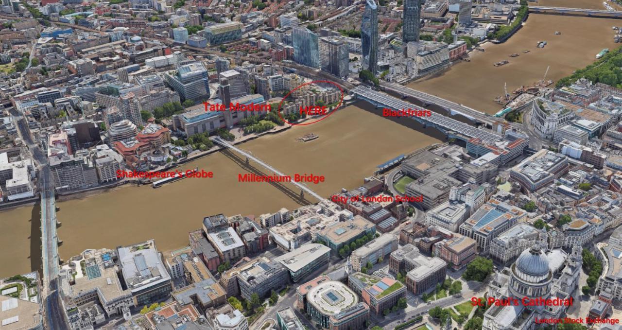 River Thames View Entire Next To Tate Modern And St Paul Cathedral * Londres