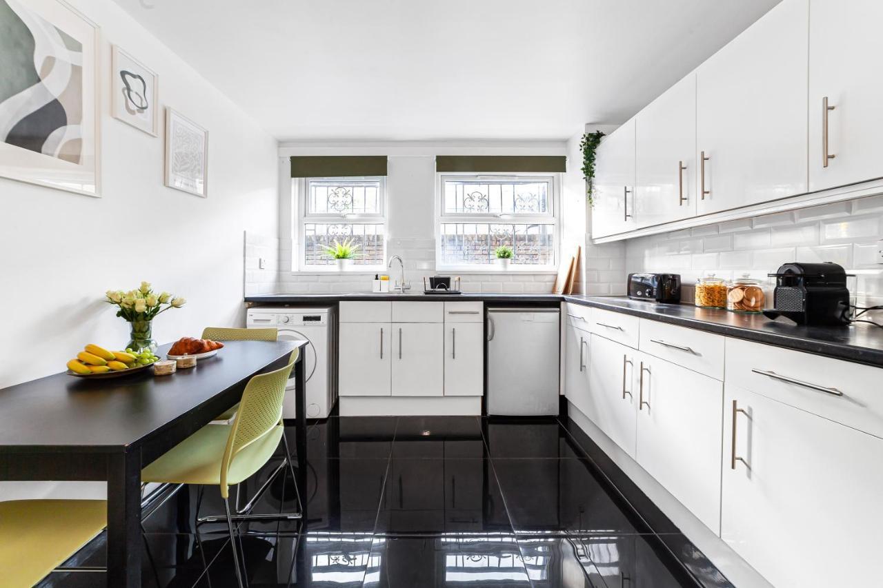 Hébergement de vacances Arte - 3-bedroom Bright House London, Haggerston, Garden, Parking, 8 Min Walk To Haggerston Station, Weekly Or Monthly Stays, Serviced - 7 Guests Londres