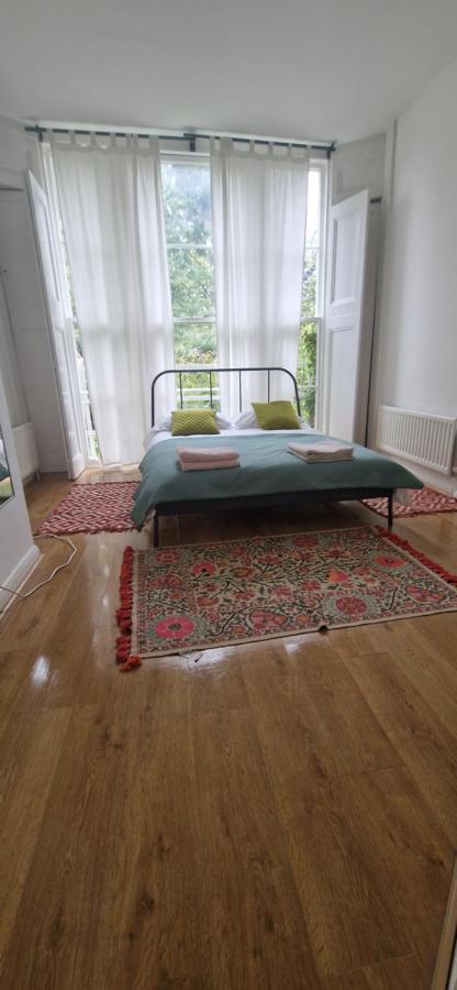 Primrose Hill - Charming, Cosy, 2 Double Bedrooms *